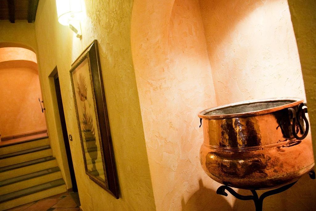 Residenza Palazzo Saloni Aparthotel Montalcino Ngoại thất bức ảnh